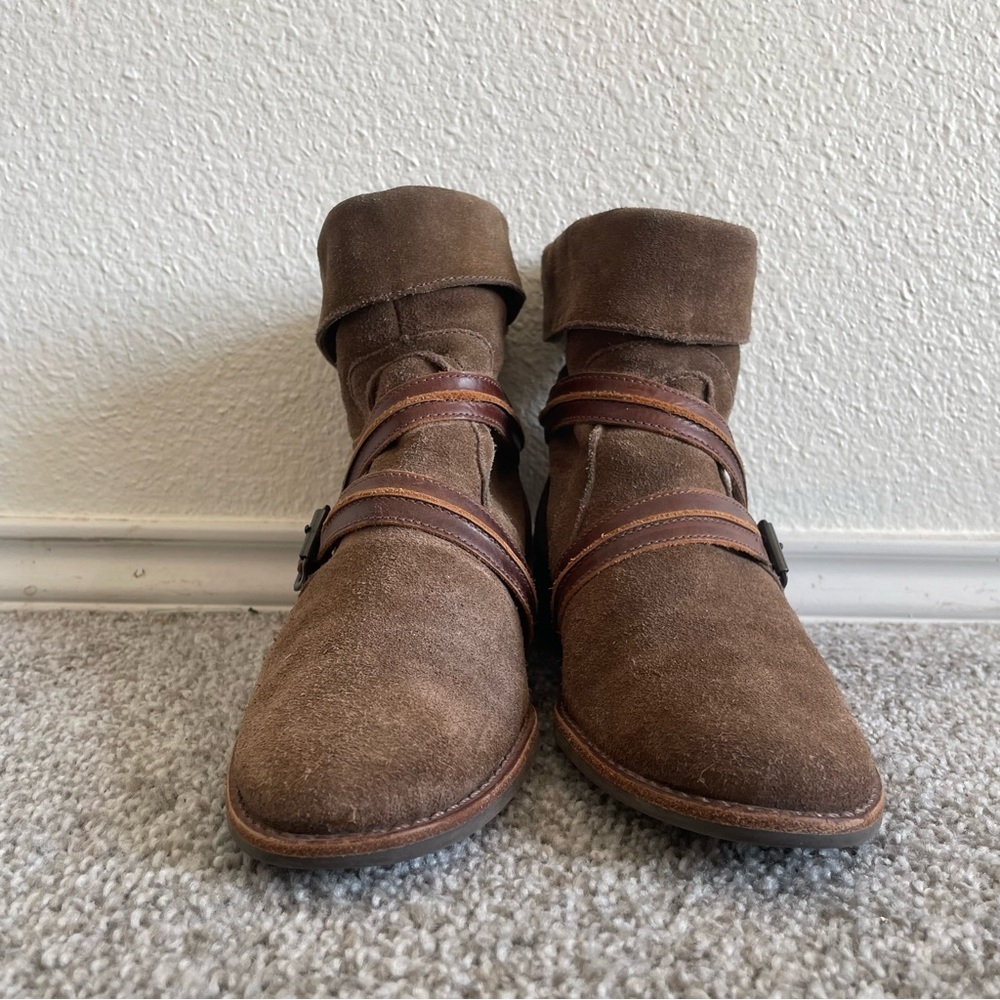 Matisse Prospector Boots Women’s Size 9.5M Tan Suede Leather Cross Straps Ankle - Picture 2 of 10